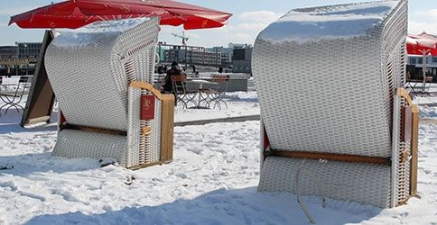 strandkörbe im Schnee strandkörbe im Schnee