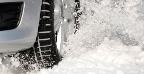 Auto im Schnee Auto im Schnee