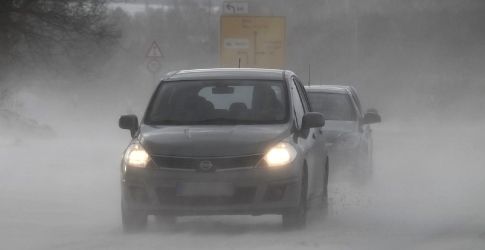 Auto-Schnee-dapd Auto-Schnee-dapd
